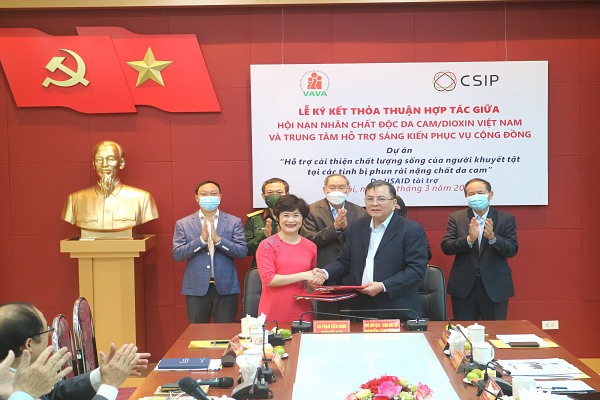 Hội NNCĐDC/dioxin Việt Nam (VAVA) ký Chương trình thỏa thuận với Trung tâm Hỗ trợ sáng kiến phục vụ cộng đồng (CSIP)