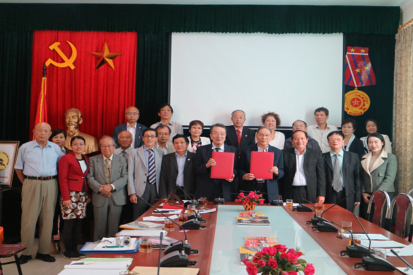 Hội Nạn nhân chất độc da cam/dioxin Việt Nam và Hội đồng Chống bom A và bom H Nhật Bản ký Bản ghi nhớ về phối hợp, hỗ trợ lẫn nhau