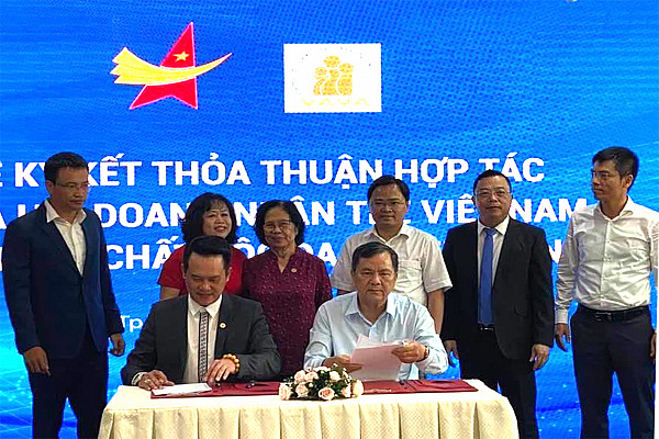 Ký thỏa thuận hợp tác giữa Hội NNCĐDC/dioxin Việt Nam với Hội Doanh nhân trẻ Việt Nam