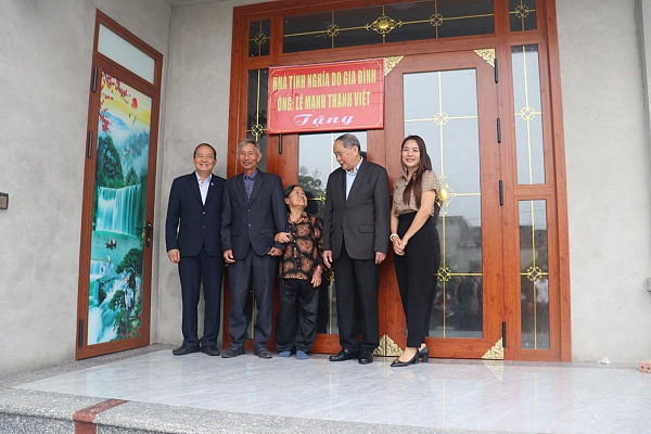 Trung ương Hội tặng quà, nhà cho nạn nhân chất độc da cam tỉnh Thái Bình